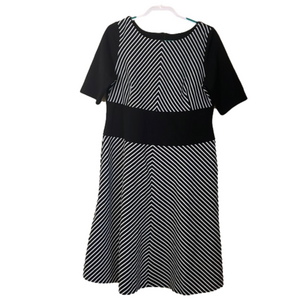 LE BOS Black and White Diagonal Stripes Short Sleeve Dress Size 18